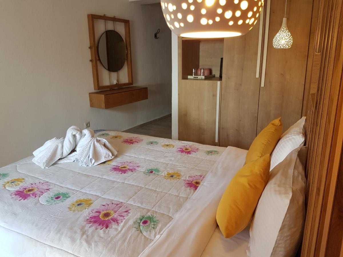 Marina Hotel Никити Екстериор снимка