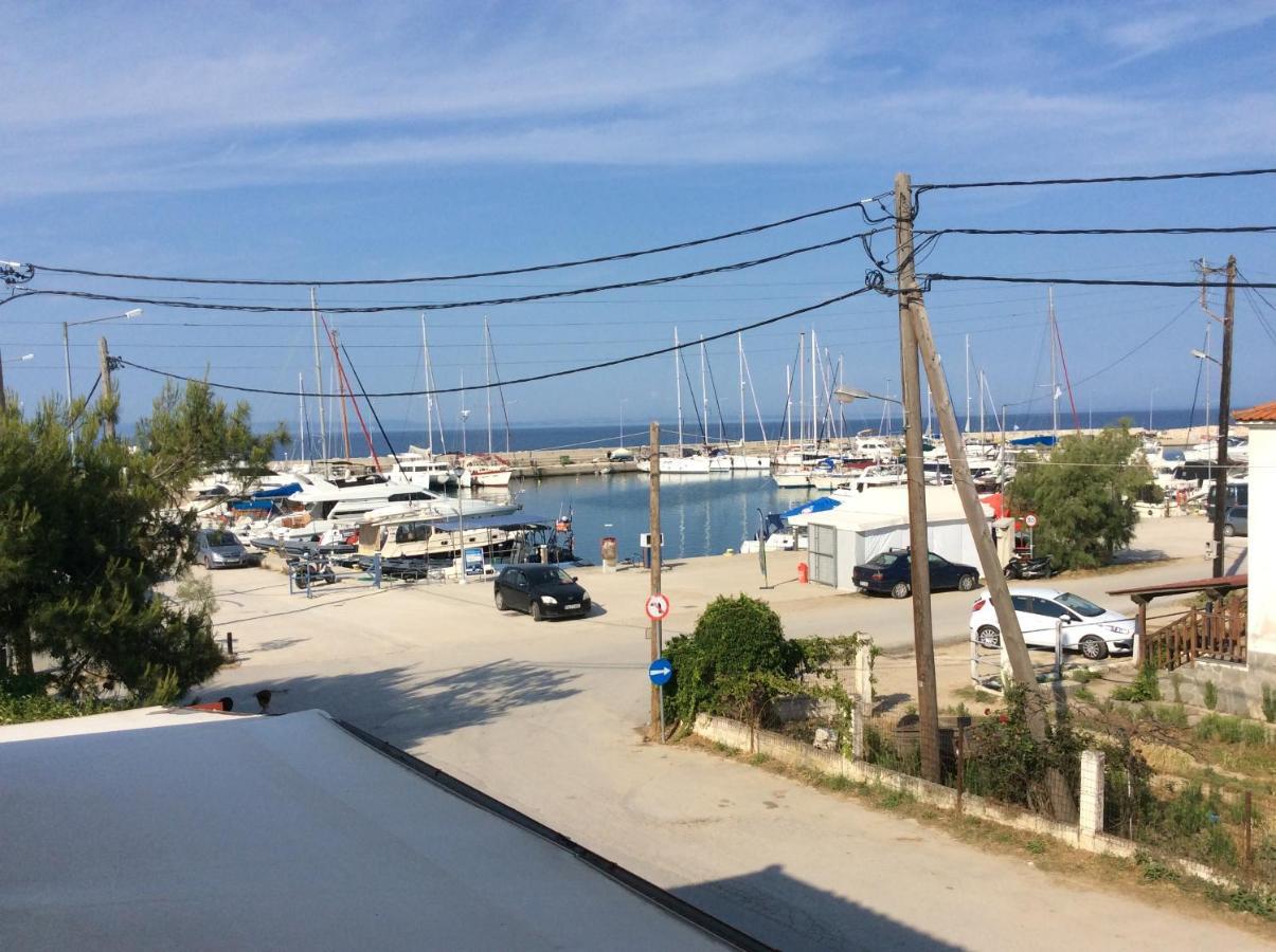 Marina Hotel Никити Екстериор снимка